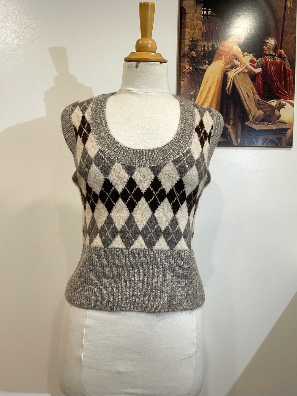 Brown and beige argyle knit sleeveless scoop neck sweater vest for fall